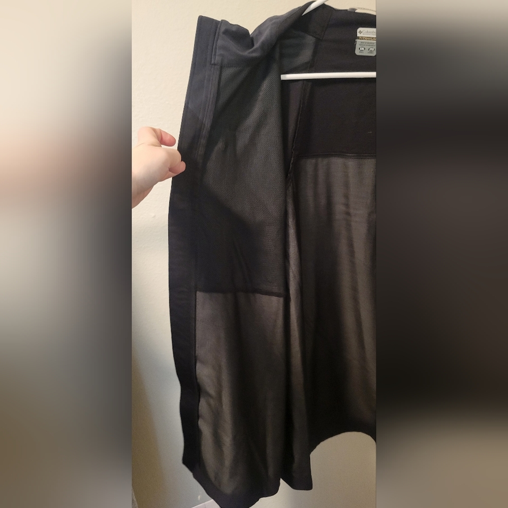 Columbia Titanum HighTail Black Windbreaker - Picture 7 of 15